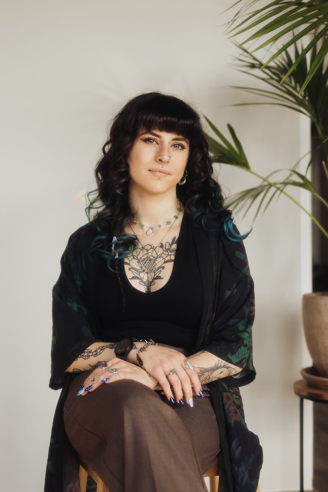 Maya – Piercing und Tattoo im Bloom at Night