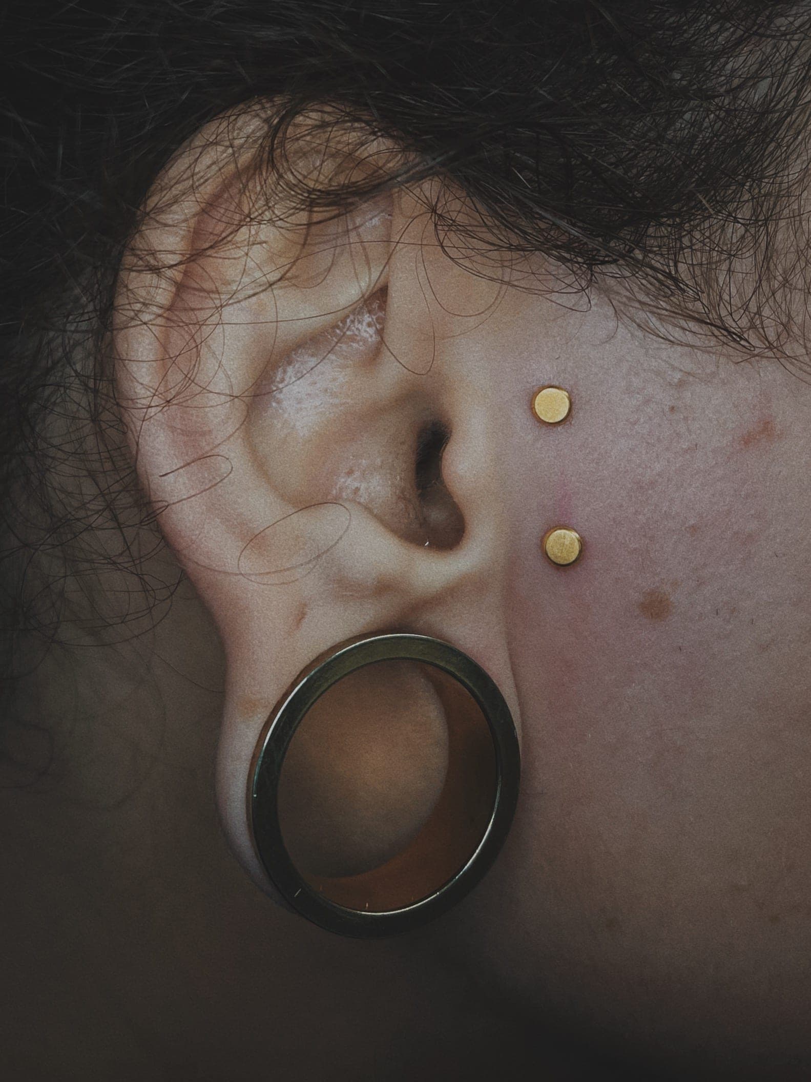 Surface & Stretching – Piercings von Jenny, Bloom at Night Köln