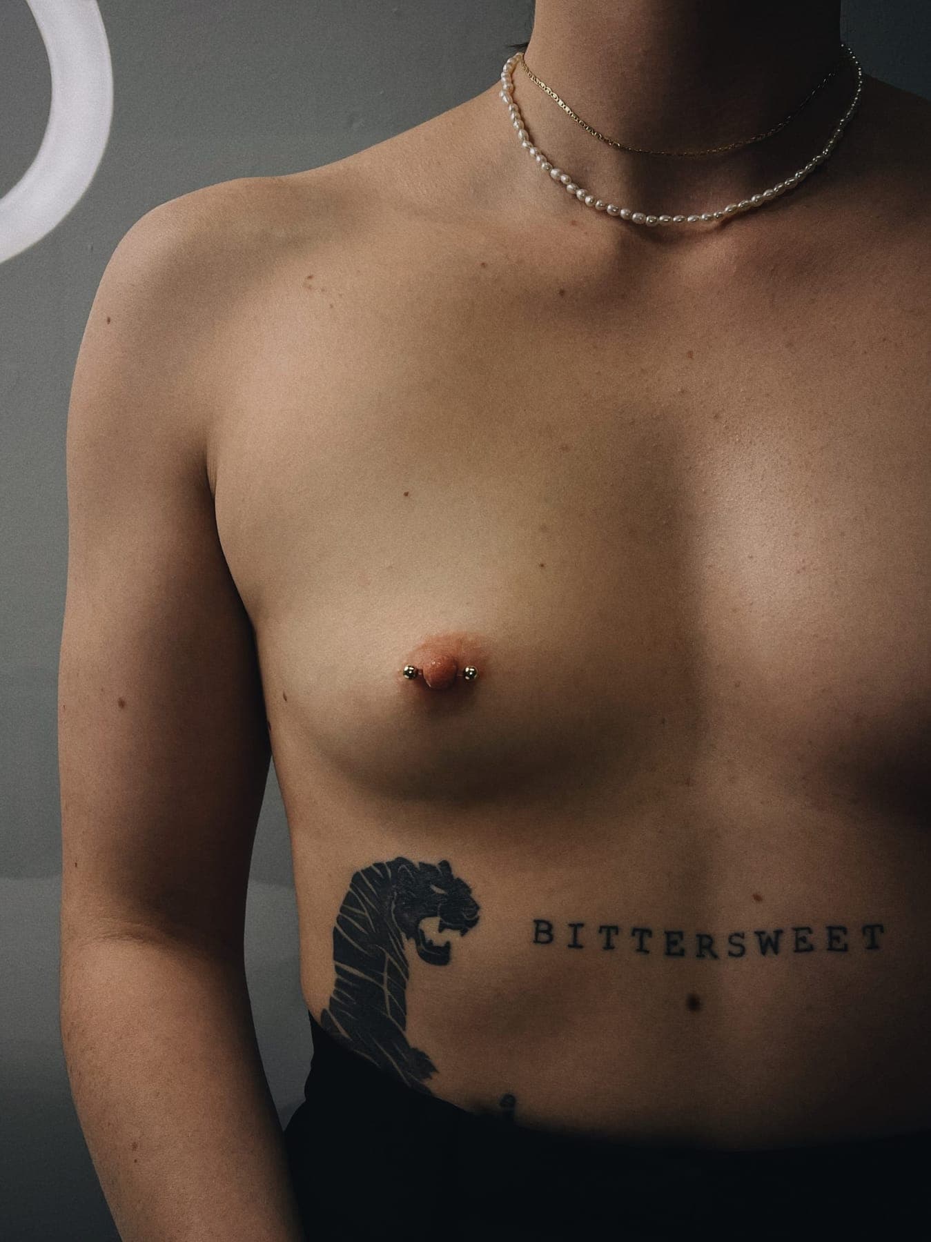 Nippelpiercing – Piercings von Jenny, Bloom at Night Köln