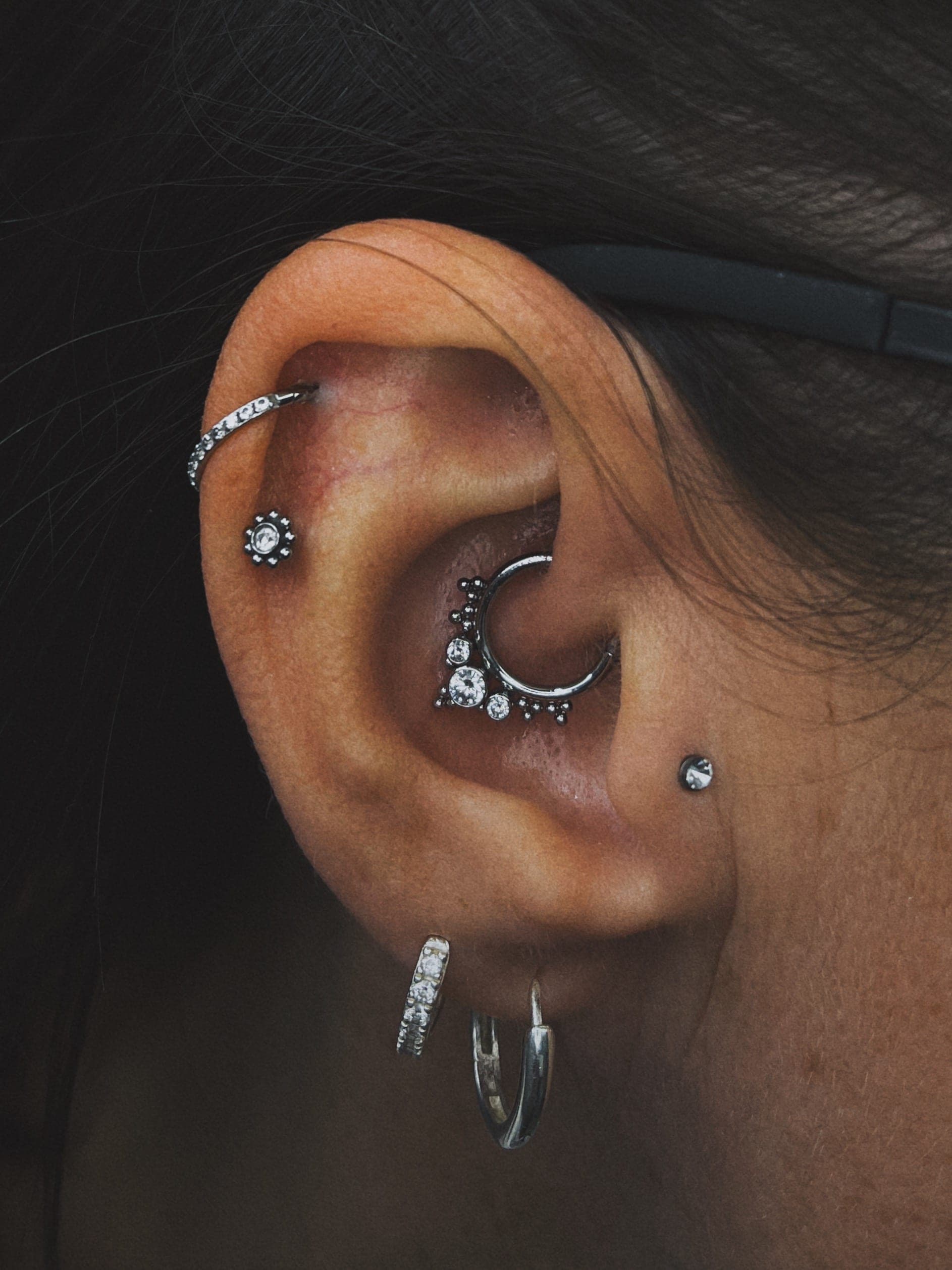 Helix & Daith II – Piercings von Jenny, Bloom at Night Köln