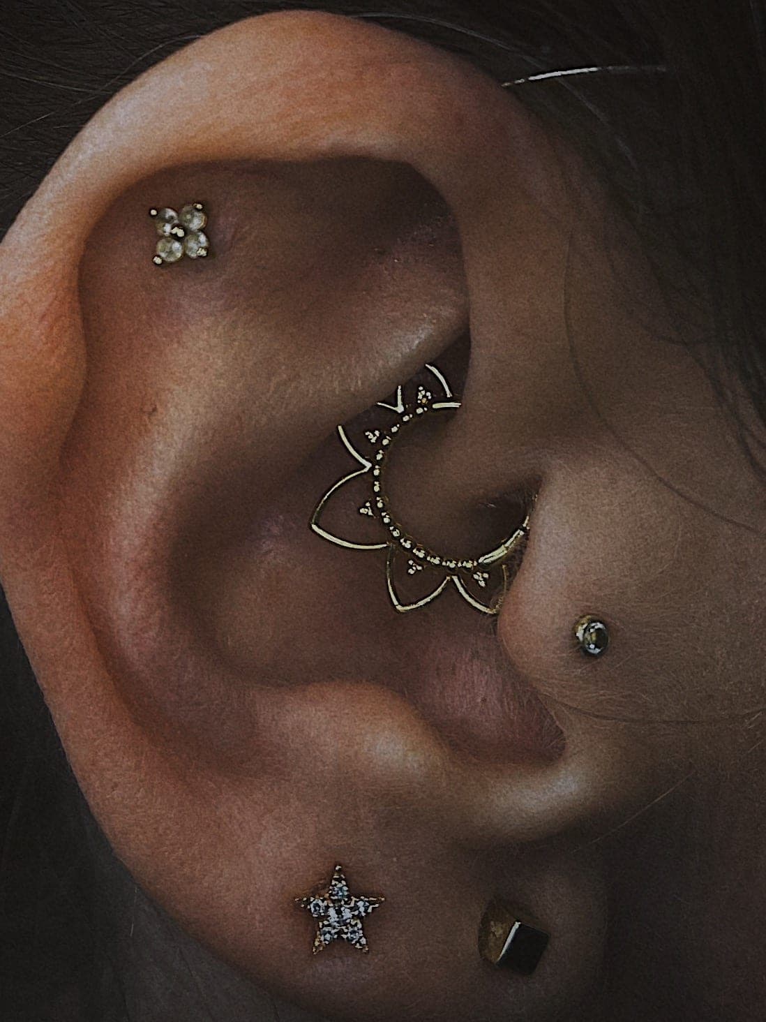 Conch – Piercings von Jenny, Bloom at Night Köln