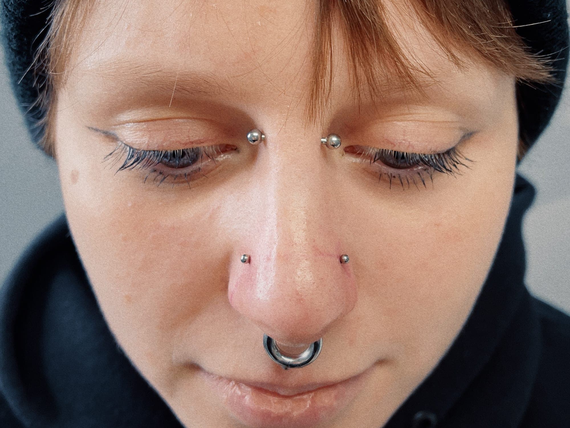 Bridge, Nostril & Septum – Piercings von Jenny, Bloom at Night Köln