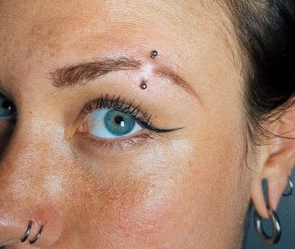 Augenbraue – Piercings von Jenny, Bloom at Night Köln