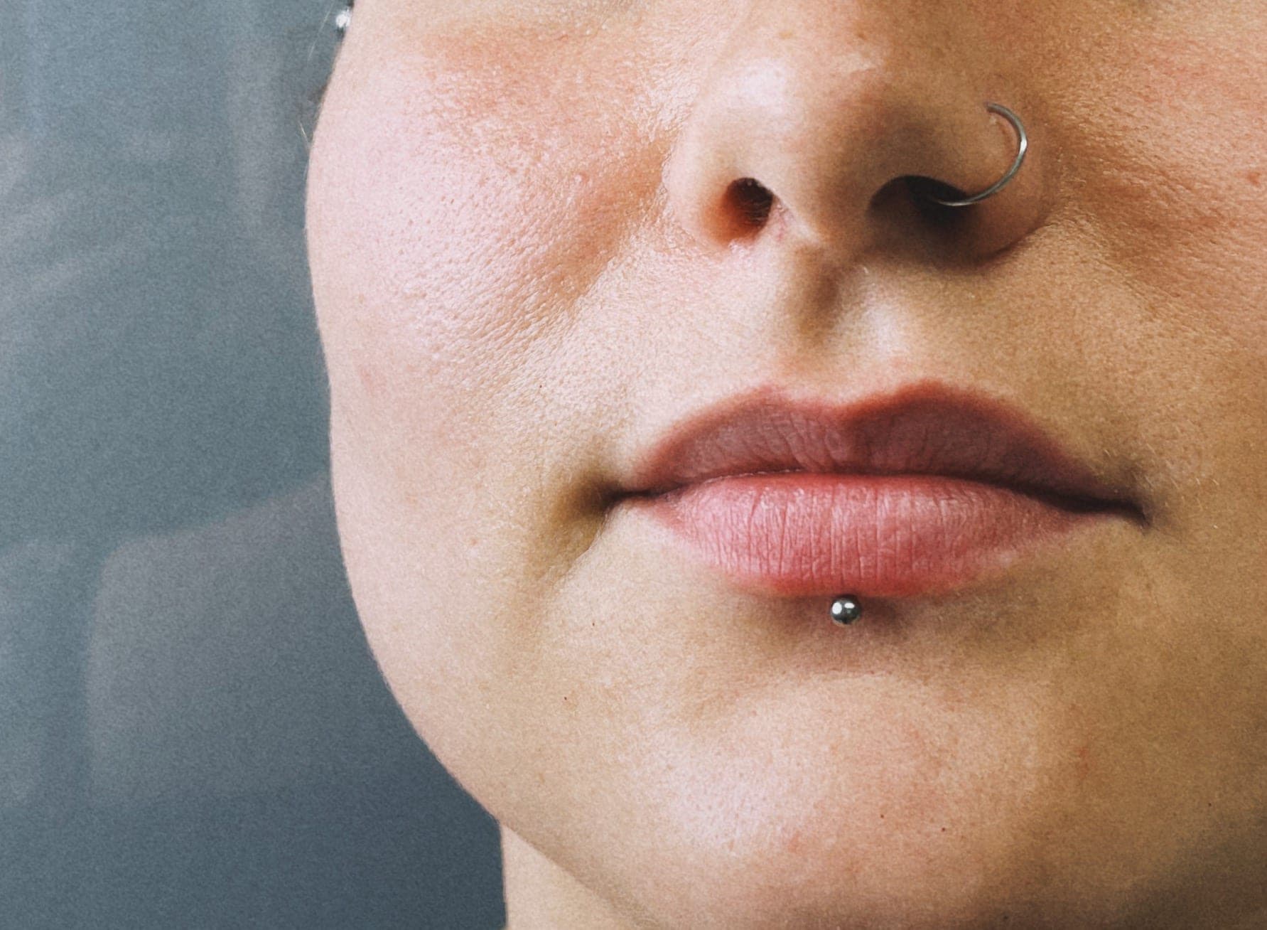 Labret – Piercings von Jenny, Bloom at Night Köln