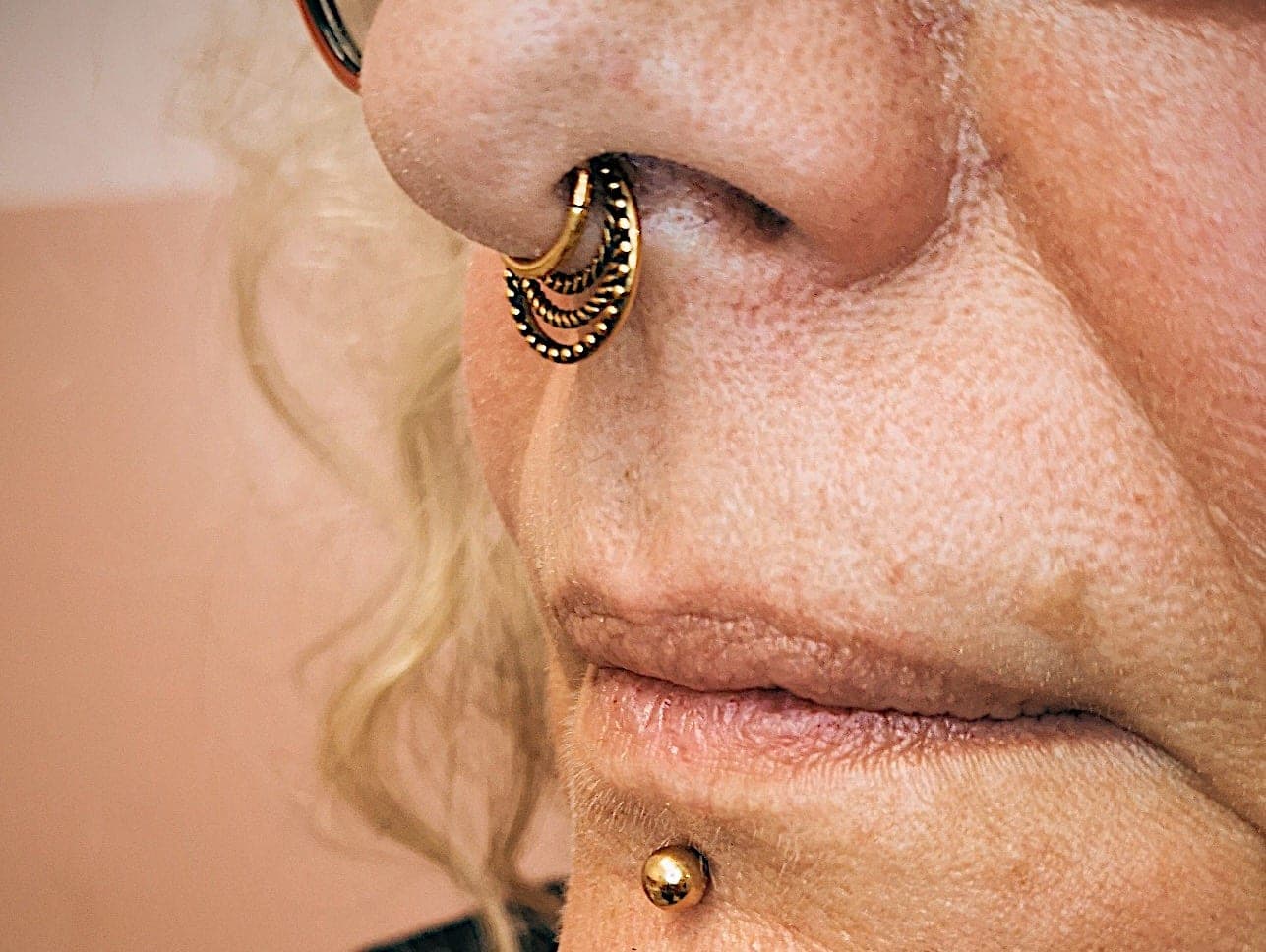 Septum & Labret – Piercings von Jenny, Bloom at Night Köln