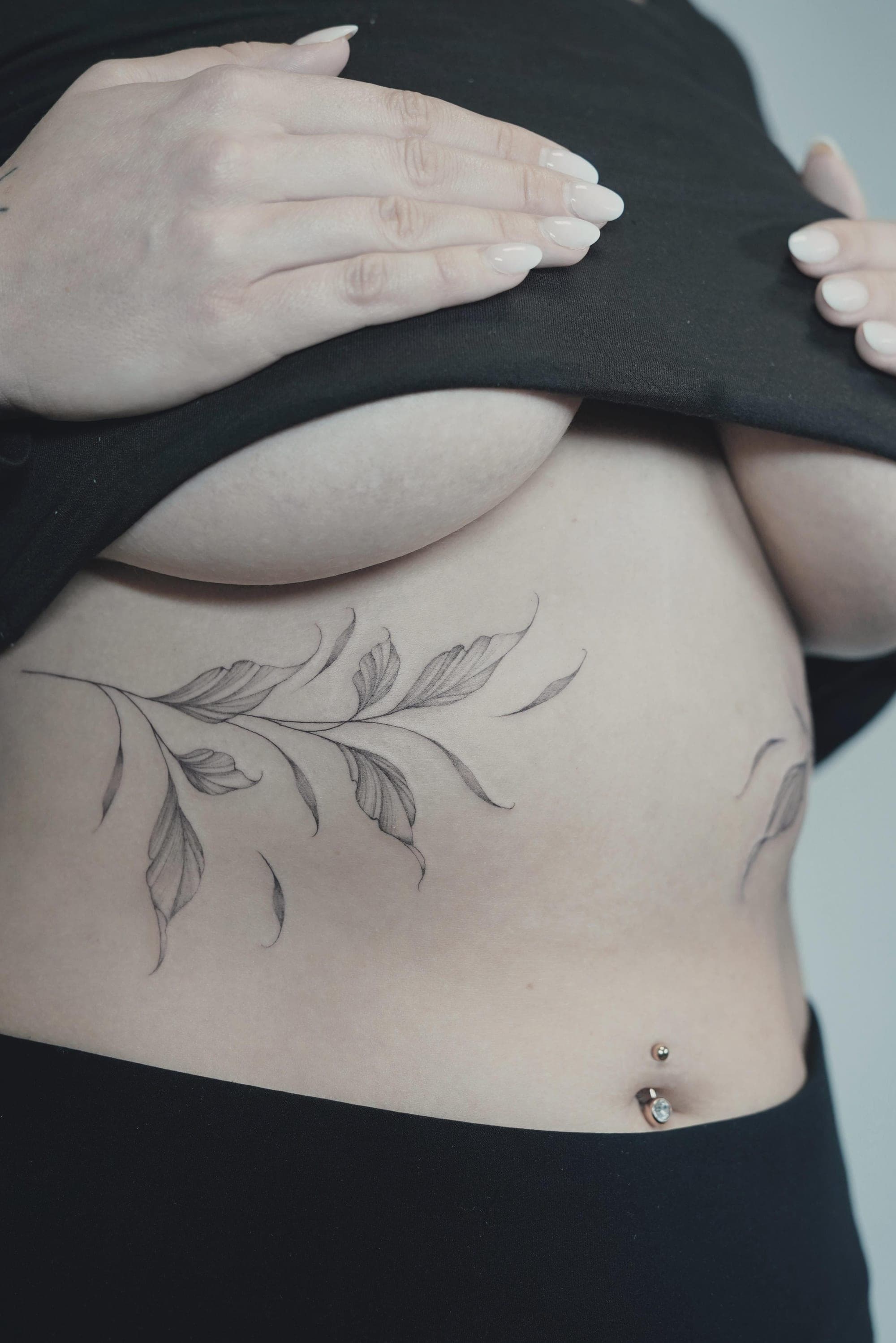 Fineline Floral 1 – Fineline, Illustrativ, Linework von Lena, Bloom at Night Köln