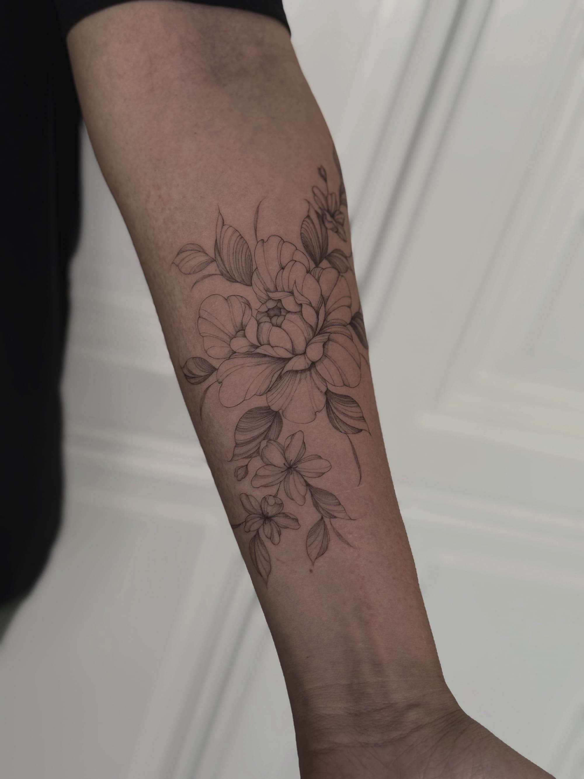 Fineline Floral 10 – Fineline, Illustrativ, Linework von Lena, Bloom at Night Köln