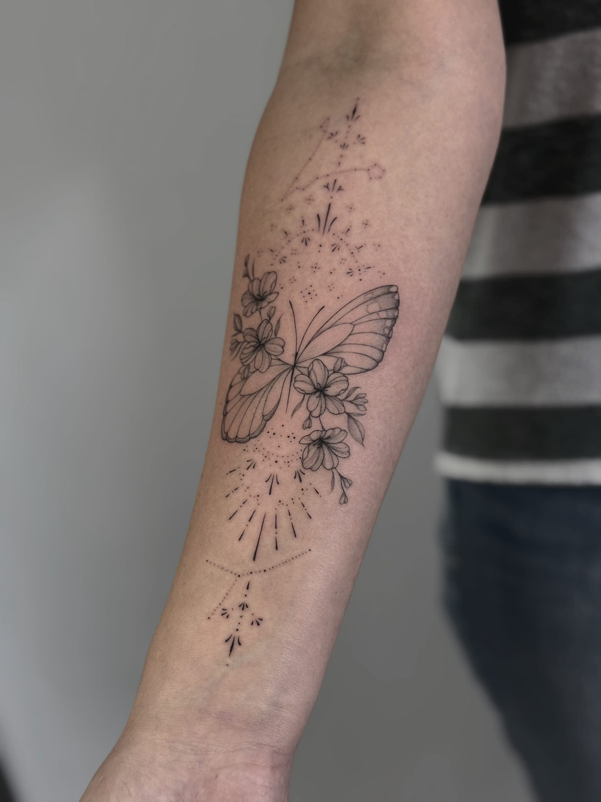Floral Animal Ornament – Fineline, Illustrativ, Linework, Ornamente von Lena, Bloom at Night Köln
