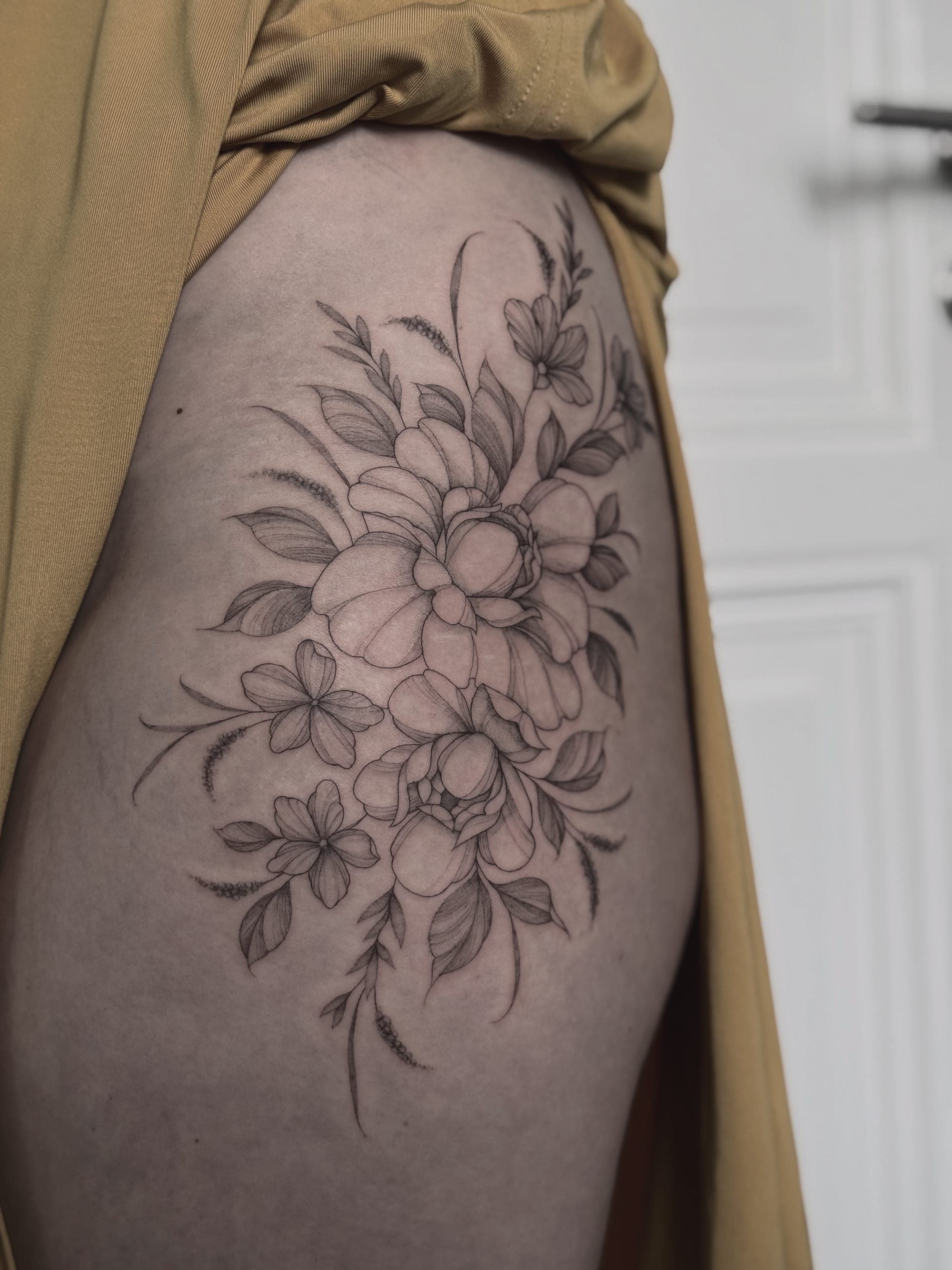 Fineline Floral 17 – Fineline, Illustrativ, Linework von Lena, Bloom at Night Köln