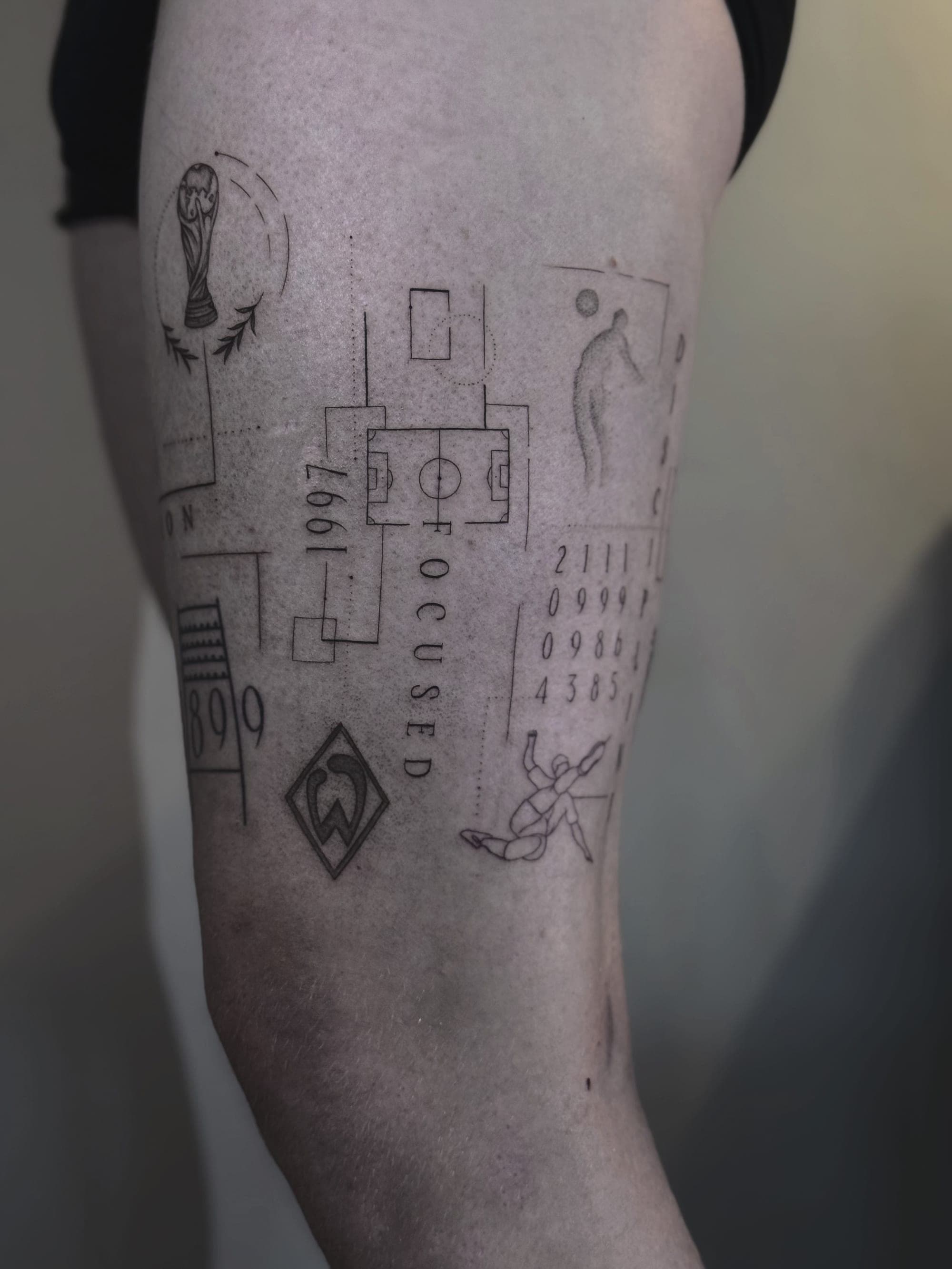 Geometrisch Linework – Fineline, Geometrisch, Linework von Lena, Bloom at Night Köln