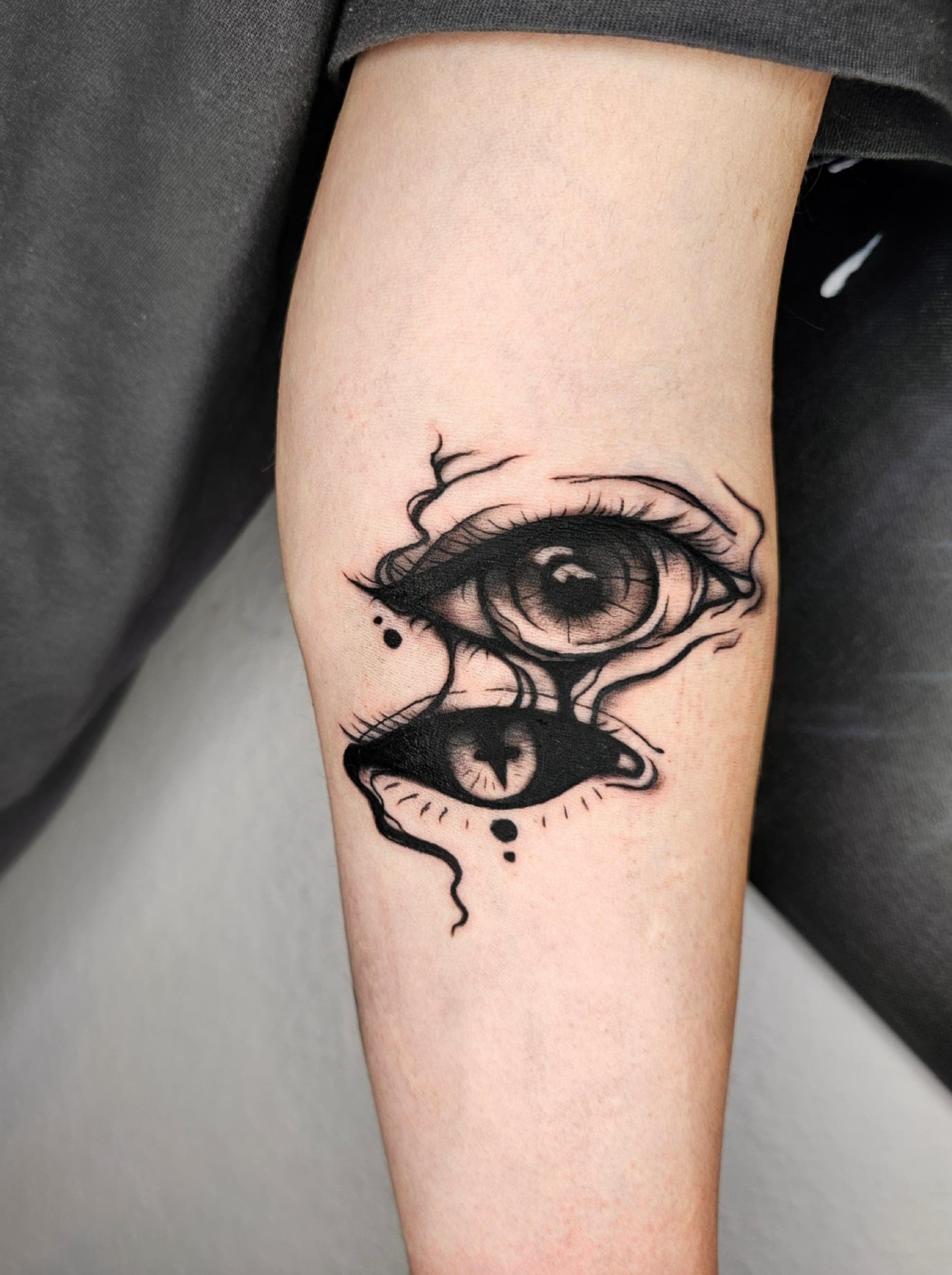 Auge – Abstract, Linework von Maya, Bloom at Night Köln