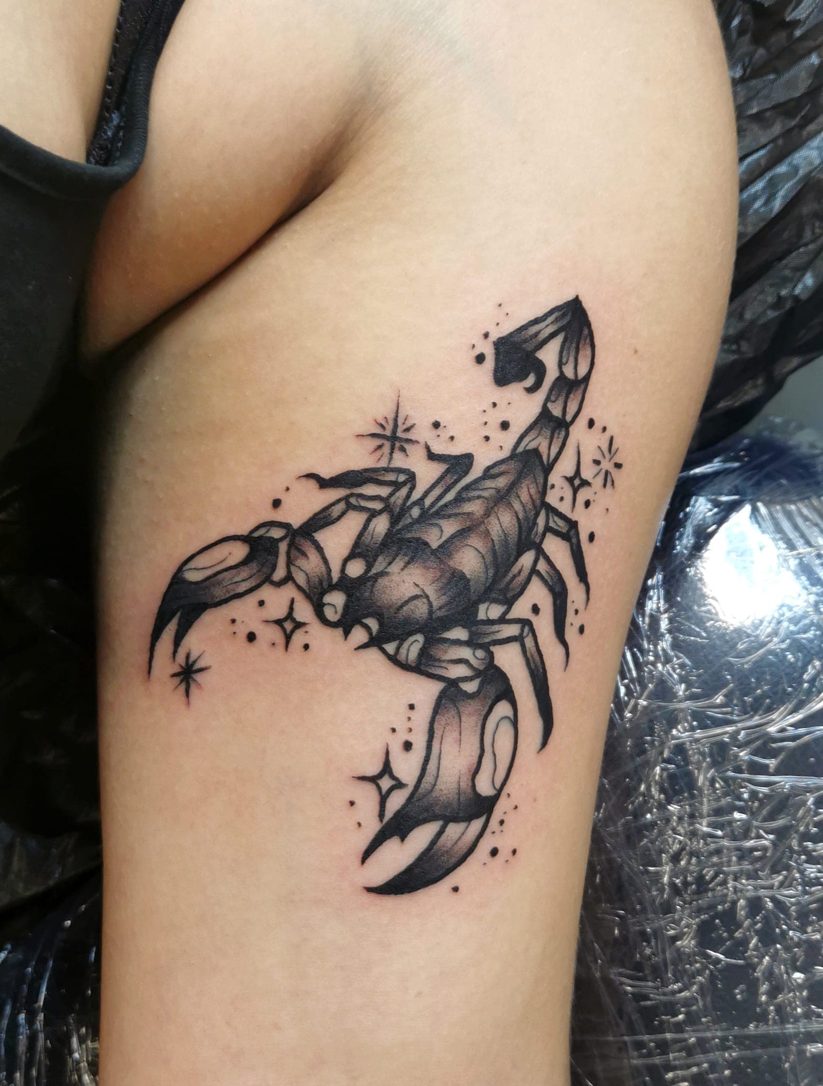 Scorpion – Linework, Oldschool von Maya, Bloom at Night Köln