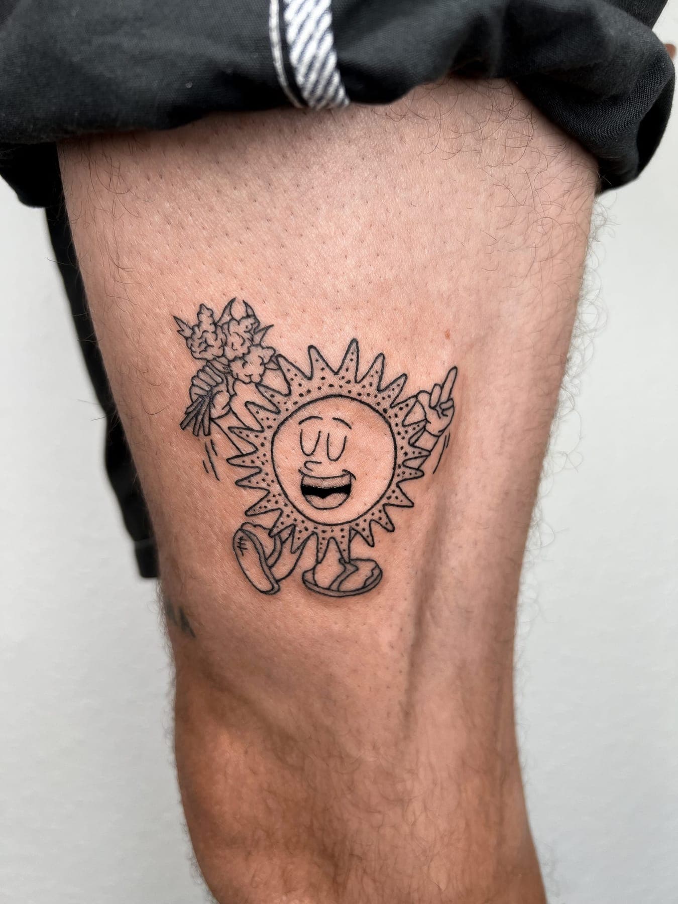 Happy Sun – Linework von Mira, Bloom at Night Köln
