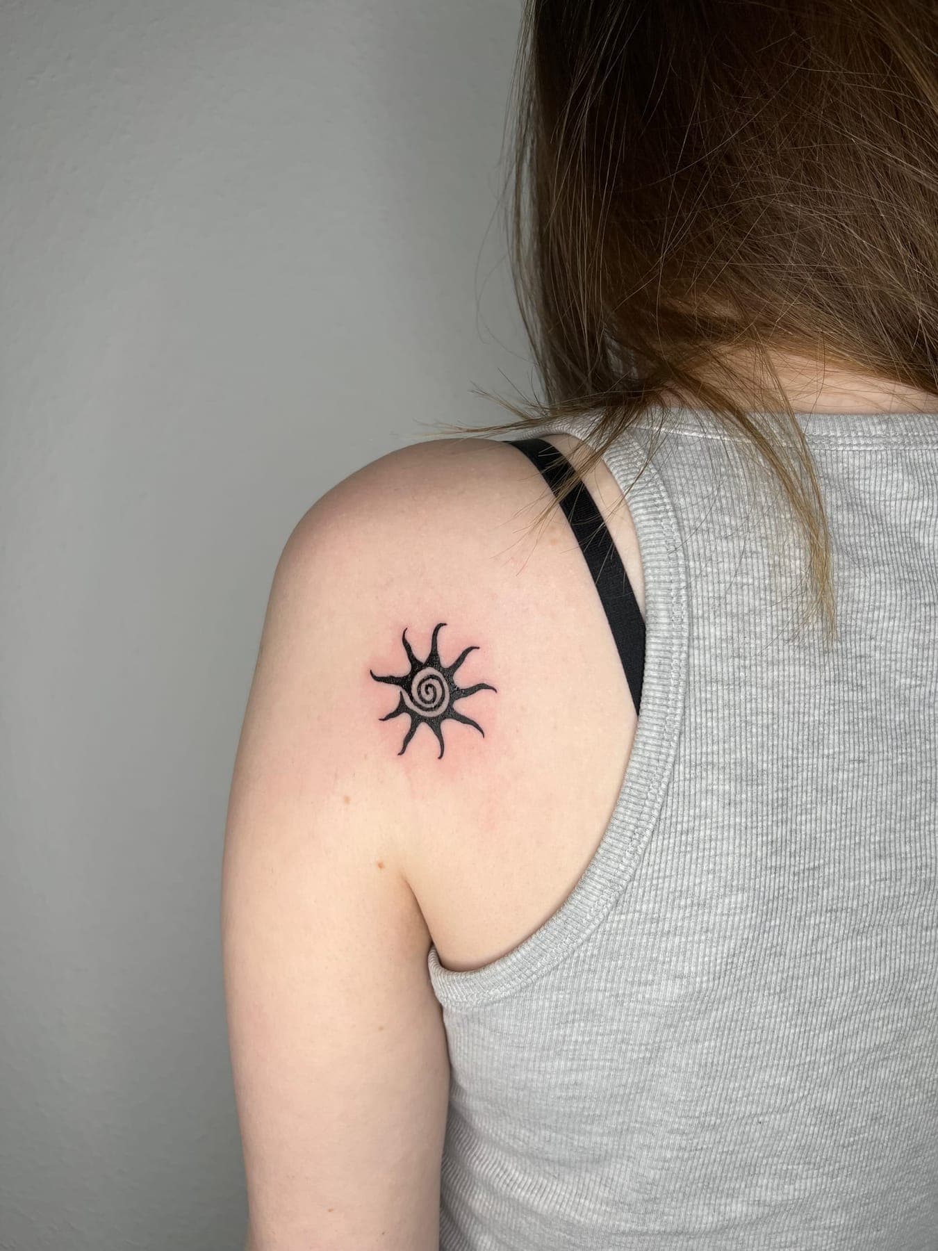 Spirale – Blackwork, Linework von Mira, Bloom at Night Köln