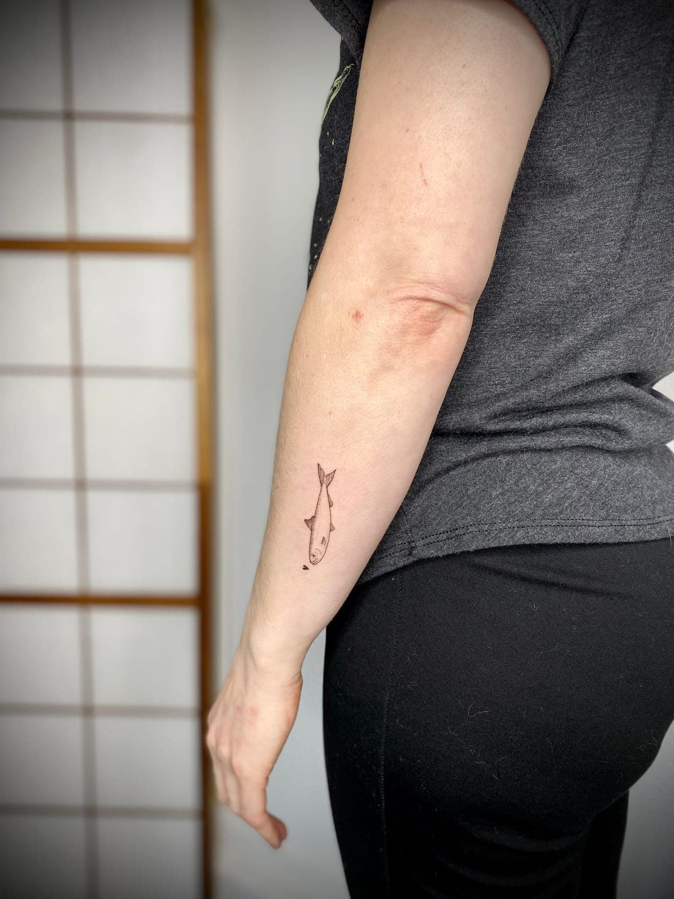 Fisch – Grafisch, Handpoke, Illustrativ von Sarah K., Bloom at Night Köln