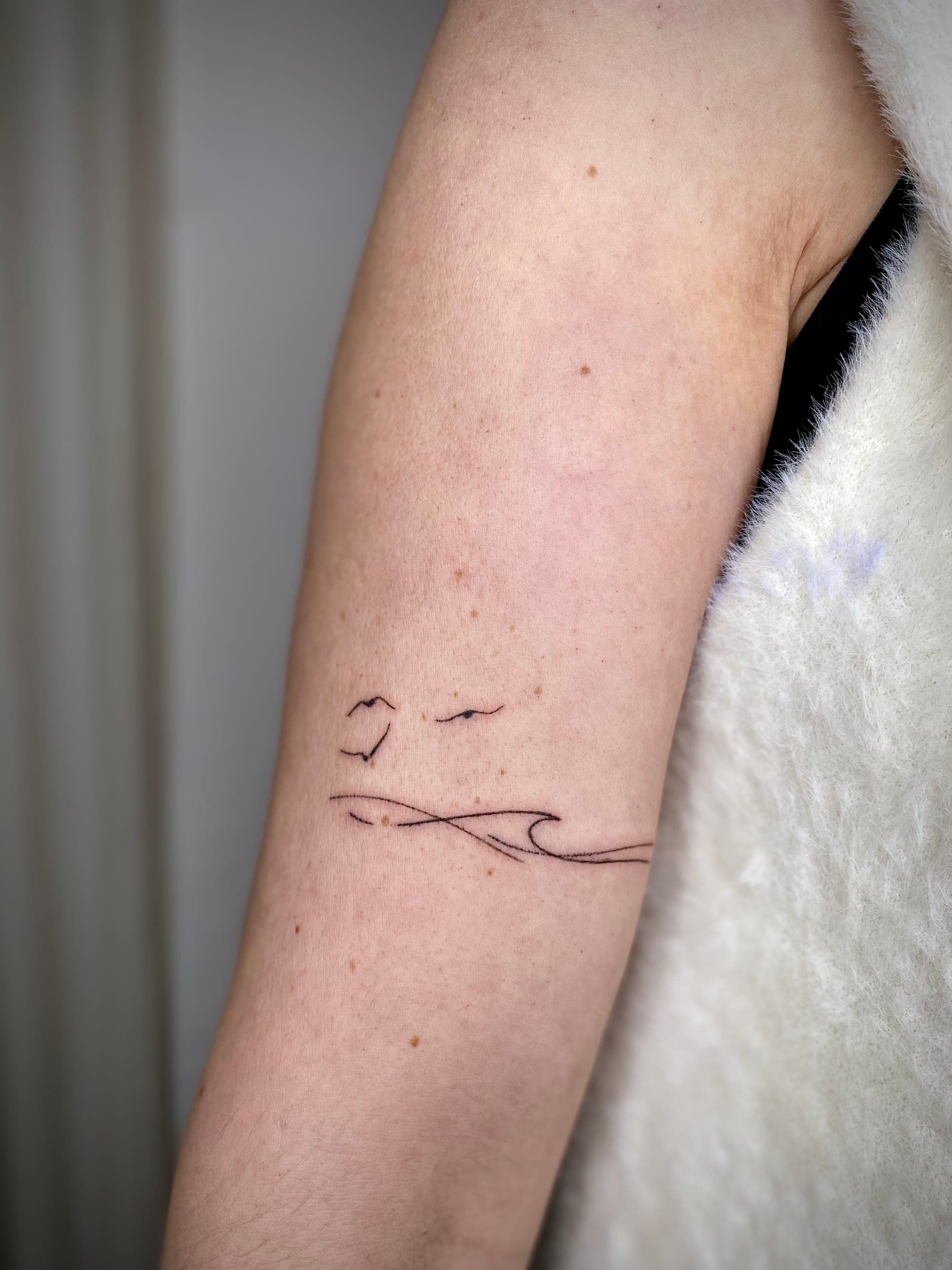 Vögel und Meer – Abstract, Grafisch, Handpoke, Linework von Sarah K., Bloom at Night Köln