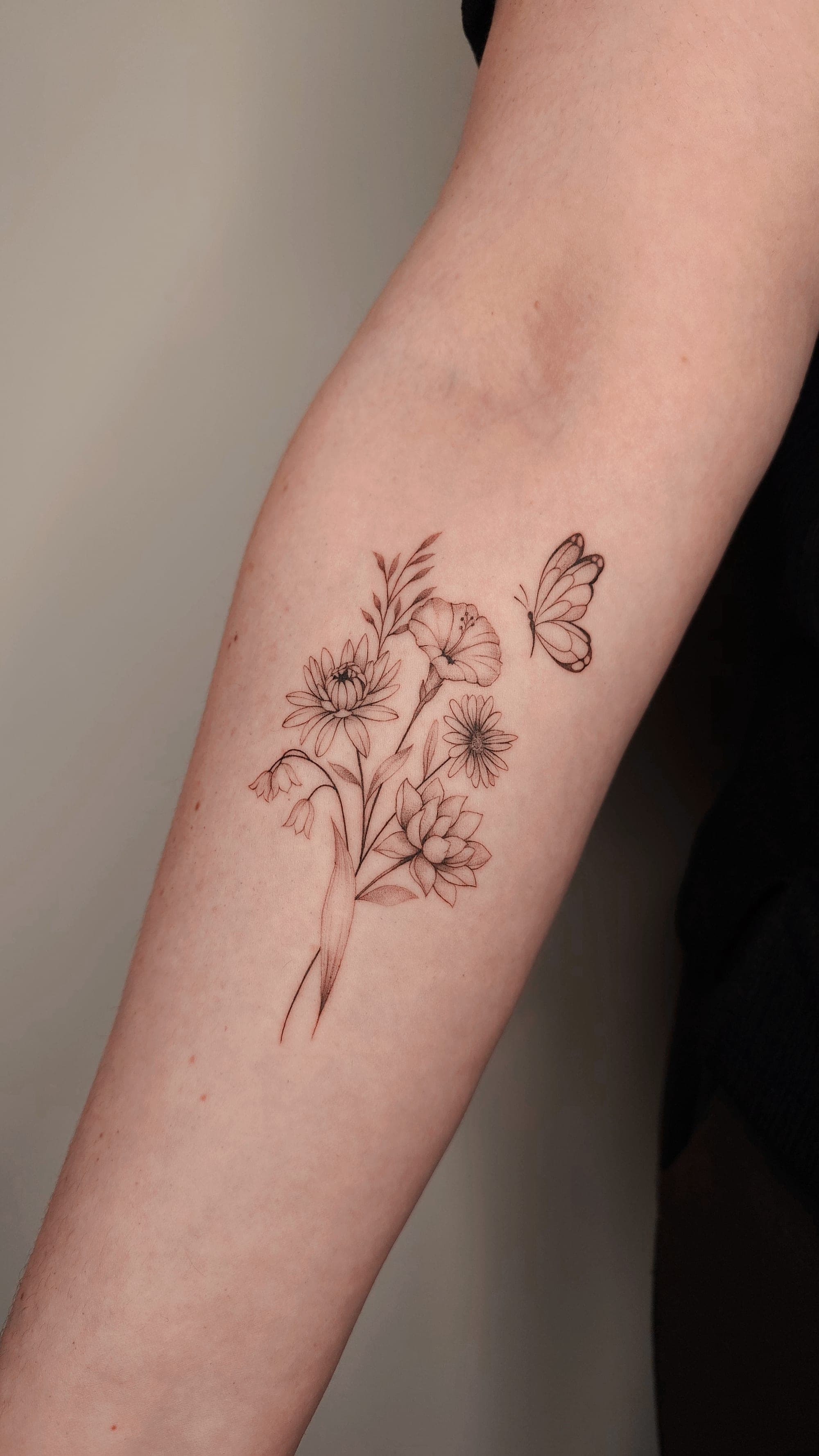 Geburtsblumen – Fineline von Viktoria, Bloom at Night Köln